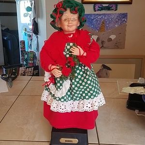 1990 Vintage Musical Mrs. Claus Doll 16in